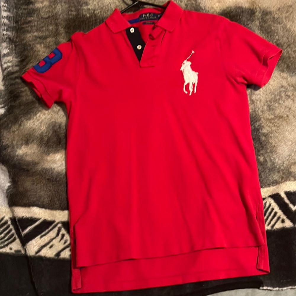 Men’s polo t-shirt.